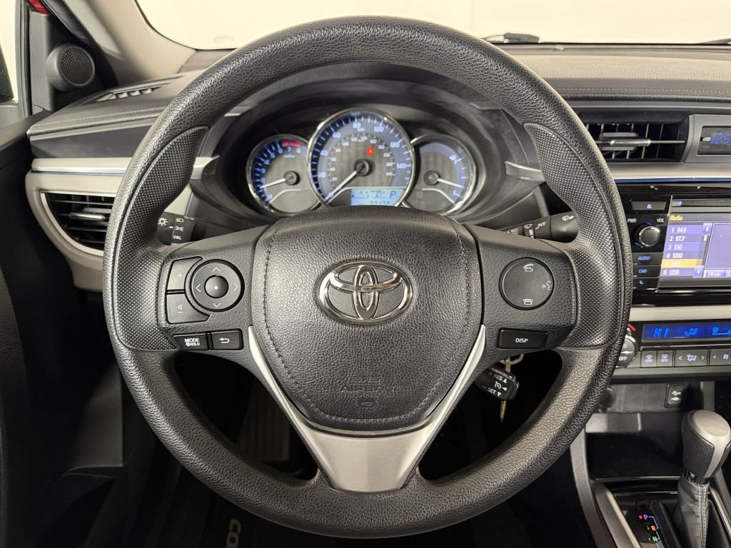 Used 2015 Toyota Corolla LE FWD image 30