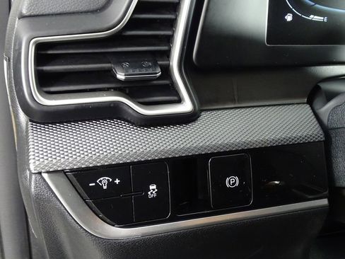 Used 2024 Kia Sportage LX image 18