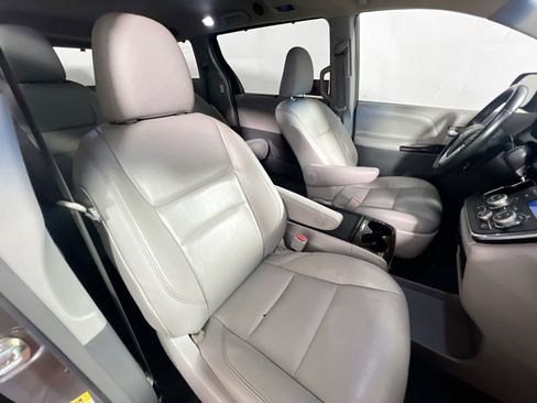 Used 2015 Toyota Sienna XLE w/ XLE Navigation Package FWD image 30