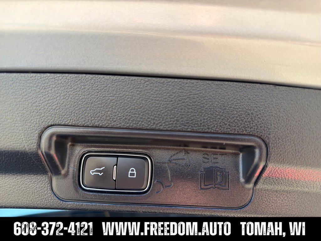 Used 2021 Ford Explorer Limited w/ Equipment Group 301A AWD/4WD image 31