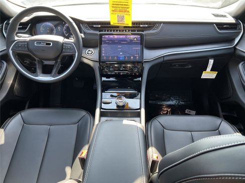 New 2025 Jeep Grand Cherokee Limited image 27