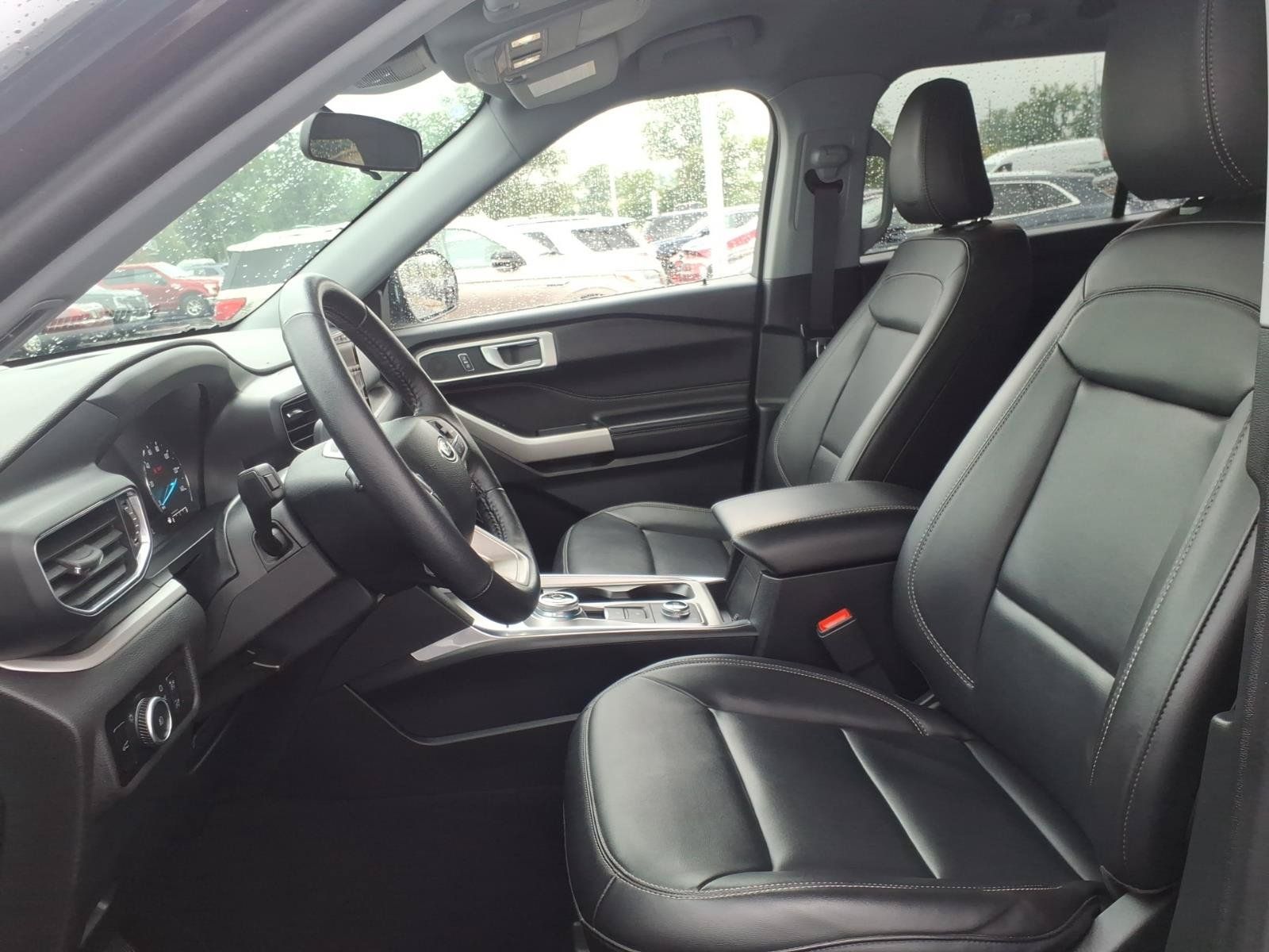 Used 2023 Ford Explorer XLT w/ Equipment Group 202A AWD/4WD image 16