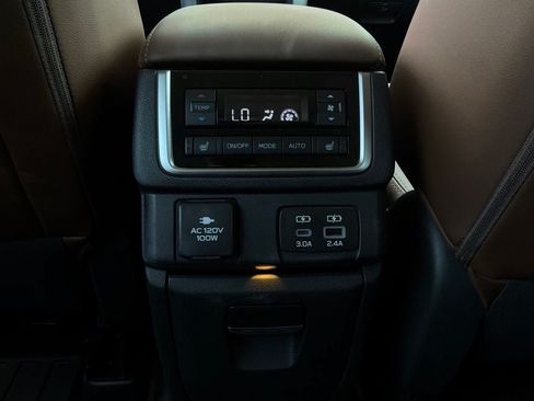 Used 2024 Subaru Ascent Touring w/ Popular Package #2 AWD/4WD image 17