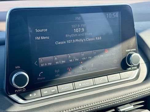 Used 2023 Nissan Rogue S image 14