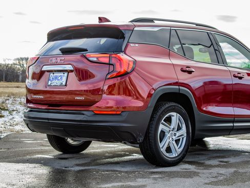 Used 2020 GMC Terrain SLE w/ Driver Convenience Package image 16