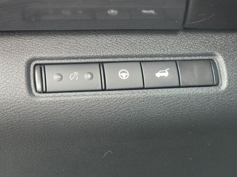 Used 2023 Nissan Pathfinder SL w/ Black Appearance Package AWD/4WD image 33