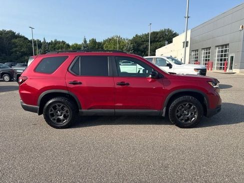 Used 2024 Honda Pilot TrailSport image 13
