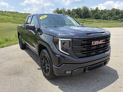 Used 2025 GMC Sierra 1500 Elevation AWD/4WD image 7