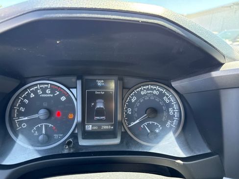Used 2022 Toyota Tacoma TRD Off-Road w/ TRD Premium Off Road Package AWD/4WD image 24