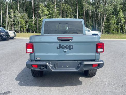 Used 2025 Jeep Gladiator Sport AWD/4WD image 6
