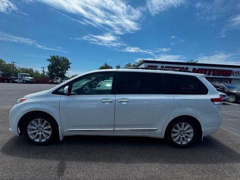 Used 2013 Toyota Sienna Limited w/ Premium Pkg FWD image 9