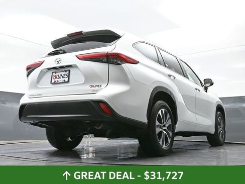 Used 2023 Toyota Highlander XLE FWD image 54