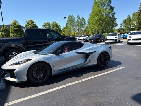 Used 2024 Chevrolet Corvette Z06 RWD image 9