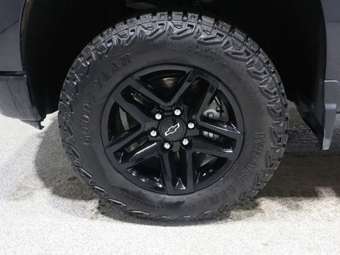 Used 2024 Chevrolet Silverado 1500 LT Trail Boss w/ Convenience Package II image 10