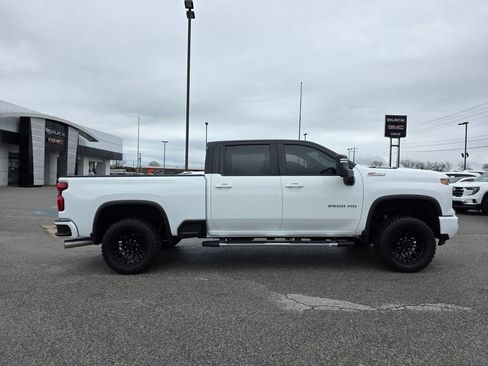 Used 2024 Chevrolet Silverado 2500 LT image 9