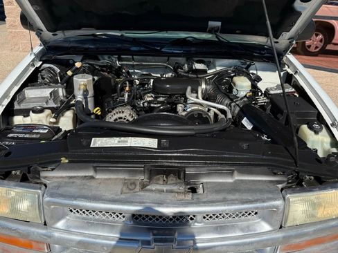 Used 2002 Chevrolet S10 Pickup 2WD Regular Cab image 22