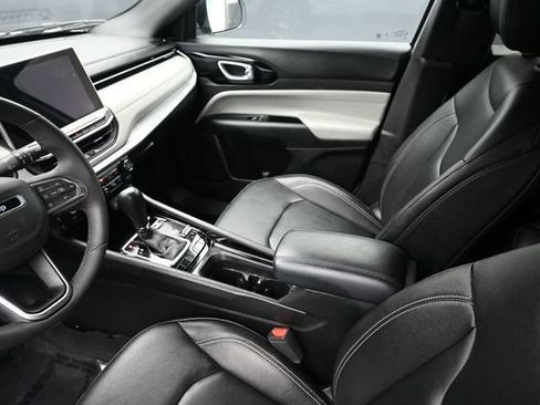 Used 2025 Jeep Compass Limited AWD/4WD image 15