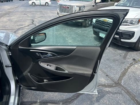 Used 2021 Chevrolet Malibu LT FWD image 9