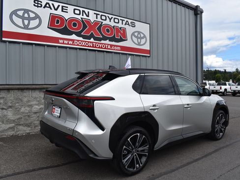Certified 2024 Toyota bZ4X AWD w/ Weather Package image 5