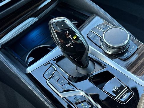 Used 2023 BMW 530e w/ Executive Package image 24