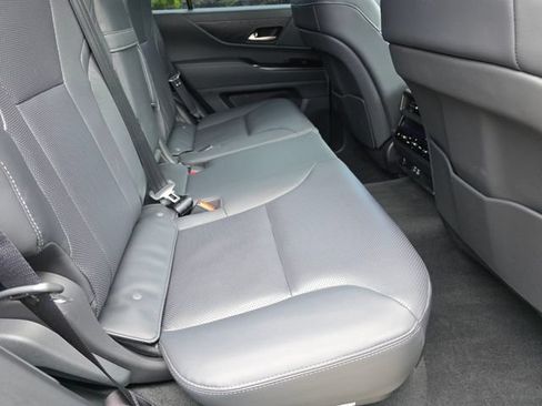 Used 2024 Lexus LX 600 4WD w/ Premium Package image 13