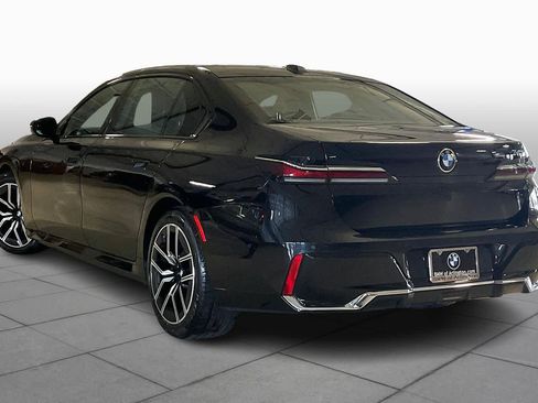 Used 2025 BMW 740i image 11