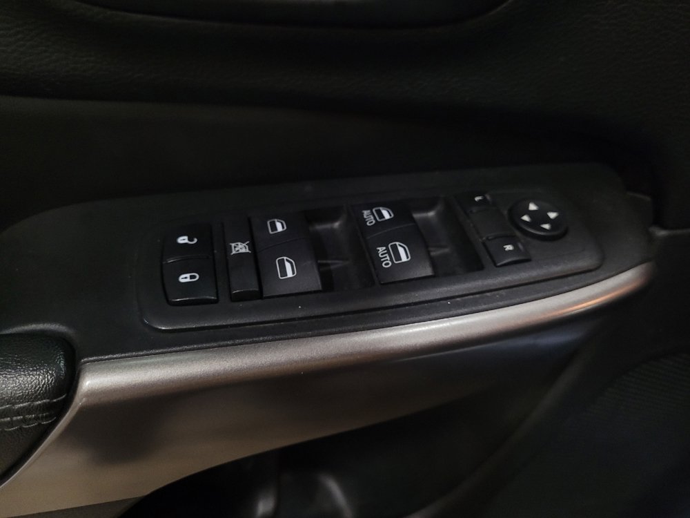 Used 2019 Jeep Cherokee Latitude Plus w/ Cold Weather Group AWD/4WD image 27