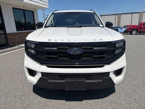 Used 2025 Ford Expedition Active AWD/4WD image 12