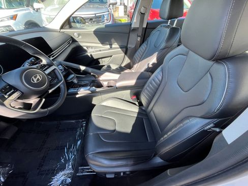 Used 2025 Hyundai Elantra Limited image 29