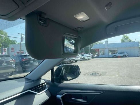 Used 2025 Toyota RAV4 XLE AWD/4WD image 34