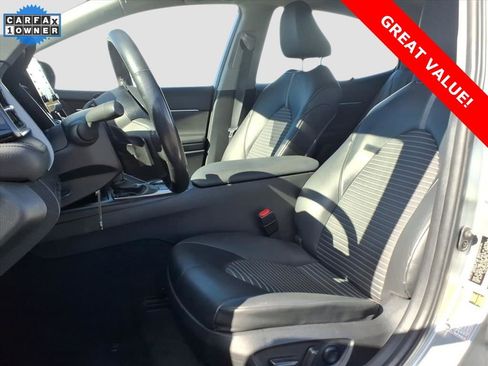 Used 2022 Toyota Camry SE image 12