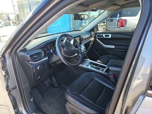 Used 2021 Ford Explorer XLT w/ Equipment Group 202A AWD/4WD image 7