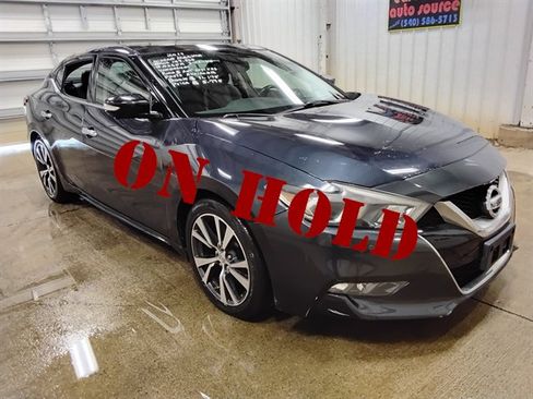 Used 2017 Nissan Maxima Platinum w/ Interior Lighting Package FWD image 1