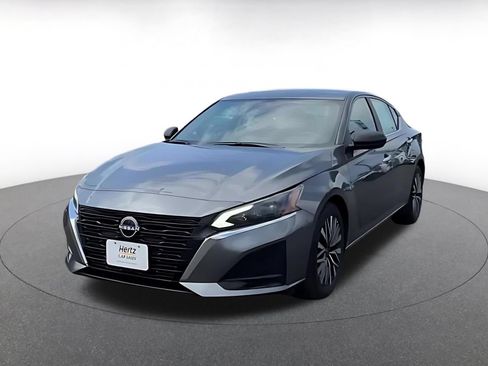 Used 2025 Nissan Altima 2.5 SV FWD image 6
