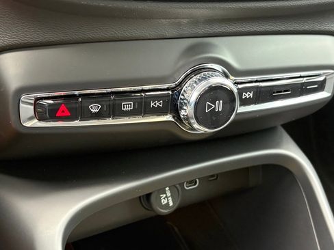 New 2026 Volvo XC40 B5 Core w/ Protection Package Premier image 15