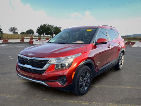 Used 2023 Kia Seltos S w/ Navigation Package FWD image 5