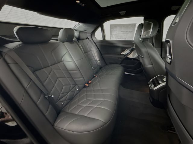 Used 2026 BMW 760i xDrive AWD/4WD image 29