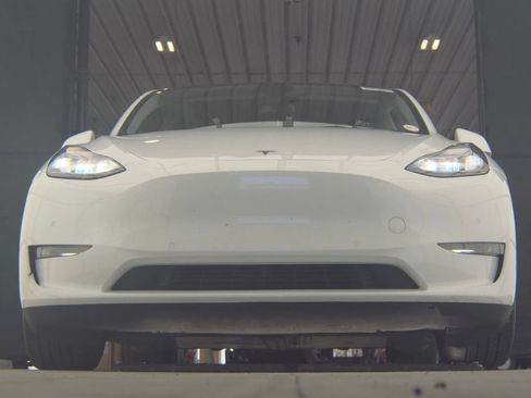 Used 2022 Tesla Model Y Performance AWD/4WD image 19