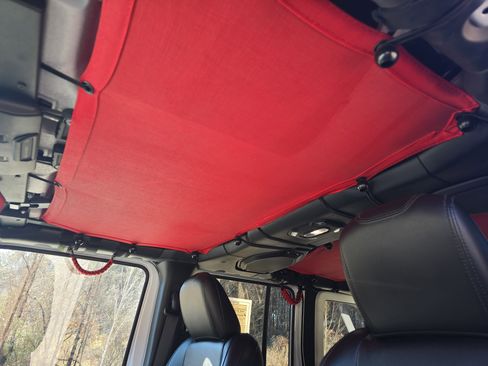 Used 2018 Jeep Wrangler Unlimited Rubicon w/ Dual Top Group image 32