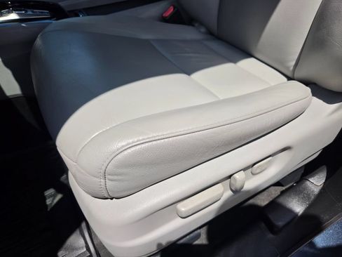 Used 2018 Honda Pilot Touring image 16