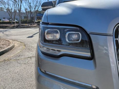 Used 2022 Lincoln Navigator L Reserve image 10