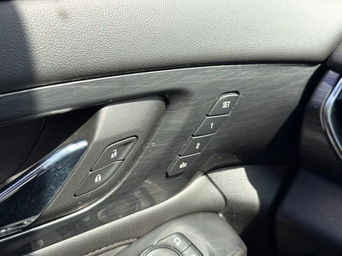 Used 2023 Chevrolet Traverse High Country FWD image 35