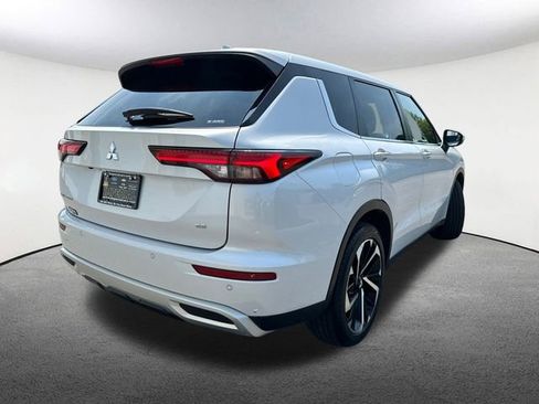 Used 2023 Mitsubishi Outlander SE image 14