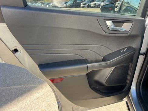 Used 2022 Ford Escape SEL image 16