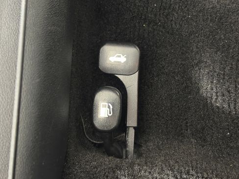 Used 2023 Hyundai Elantra SEL image 25