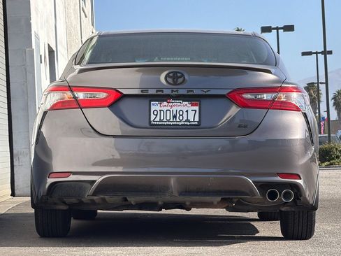 Used 2018 Toyota Camry SE w/ Moonroof Package FWD image 5