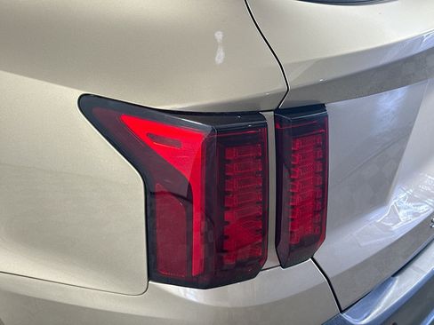 Used 2021 Kia Sorento LX image 35