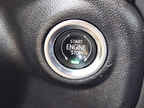 Used 2021 GMC Sierra 1500 SLT w/ SLT Convenience Package AWD/4WD image 17