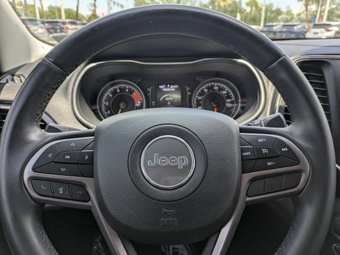 Used 2019 Jeep Cherokee Latitude Plus FWD image 27