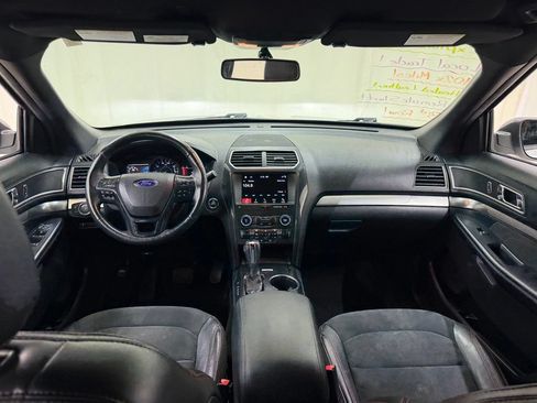 Used 2018 Ford Explorer XLT w/ Equipment Group 202A FWD image 24